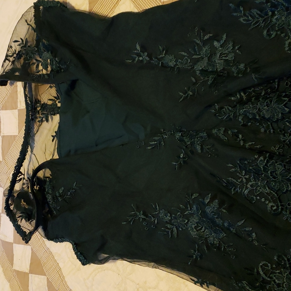 Like new stunning forest green dress.lace detail throughout - Picture 12 of 16